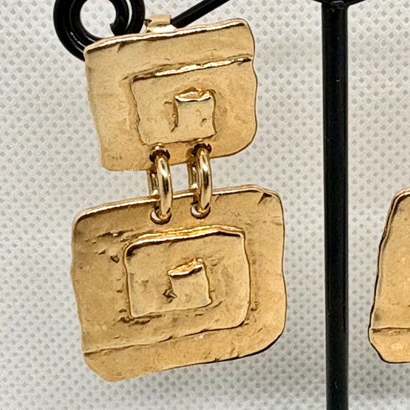 Vintage Parklane Hammered Gold Geometric Dangle Earrings, 70s to 80s Jewelry - Picture 3 of 8